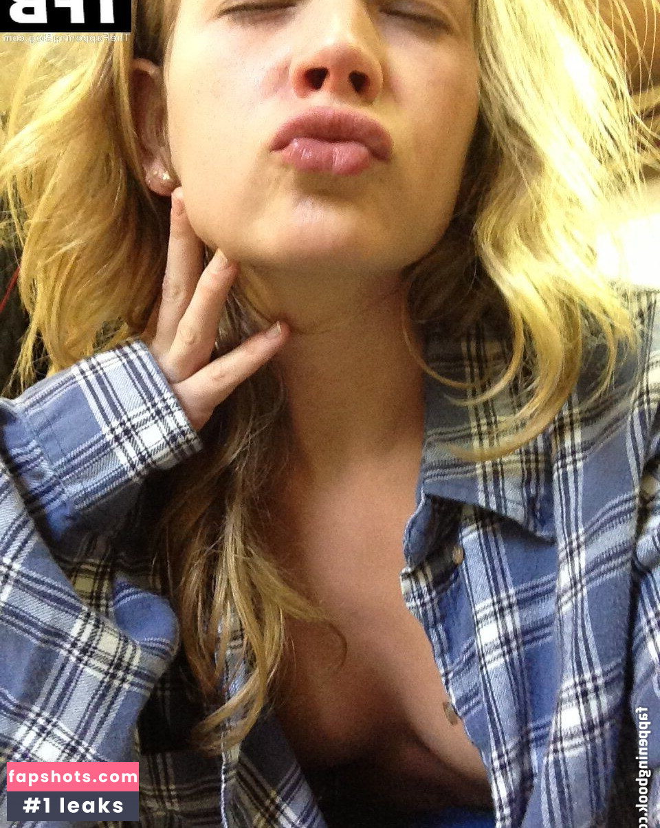 Britt Robertson gallery photo #110