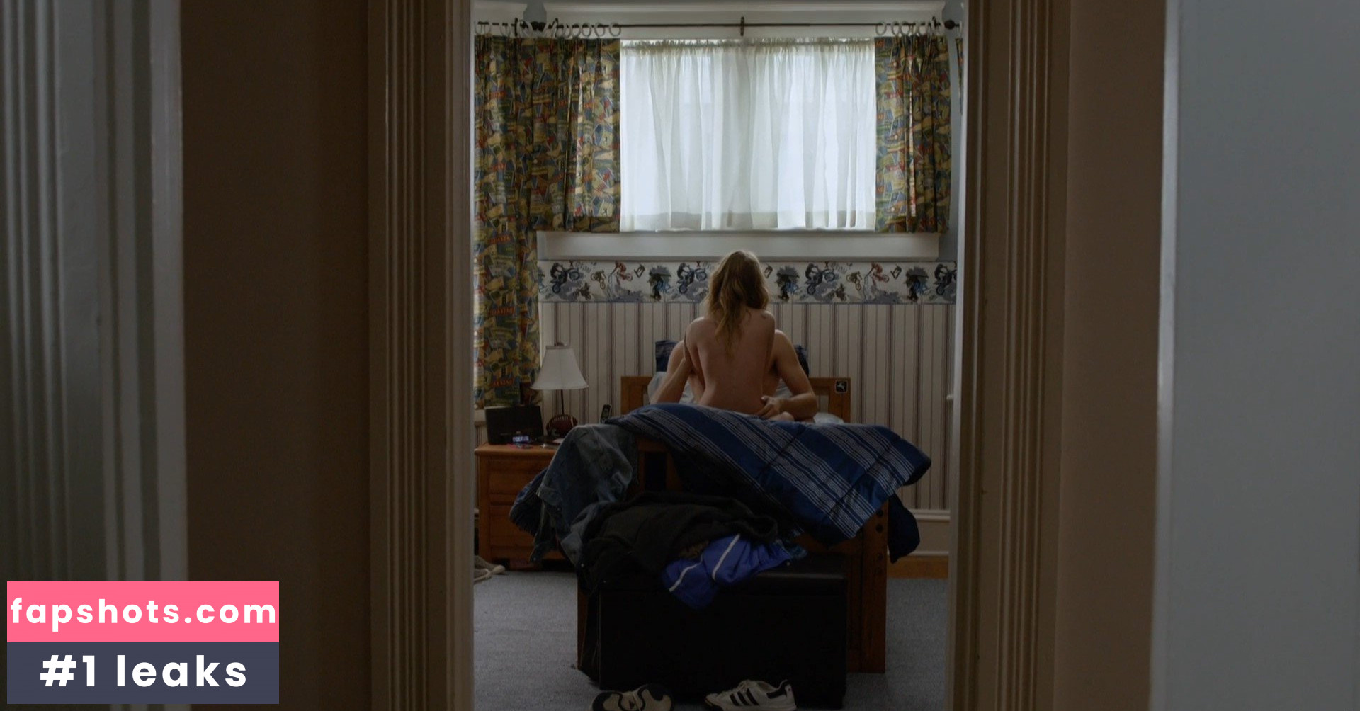 Britt Robertson gallery photo #119