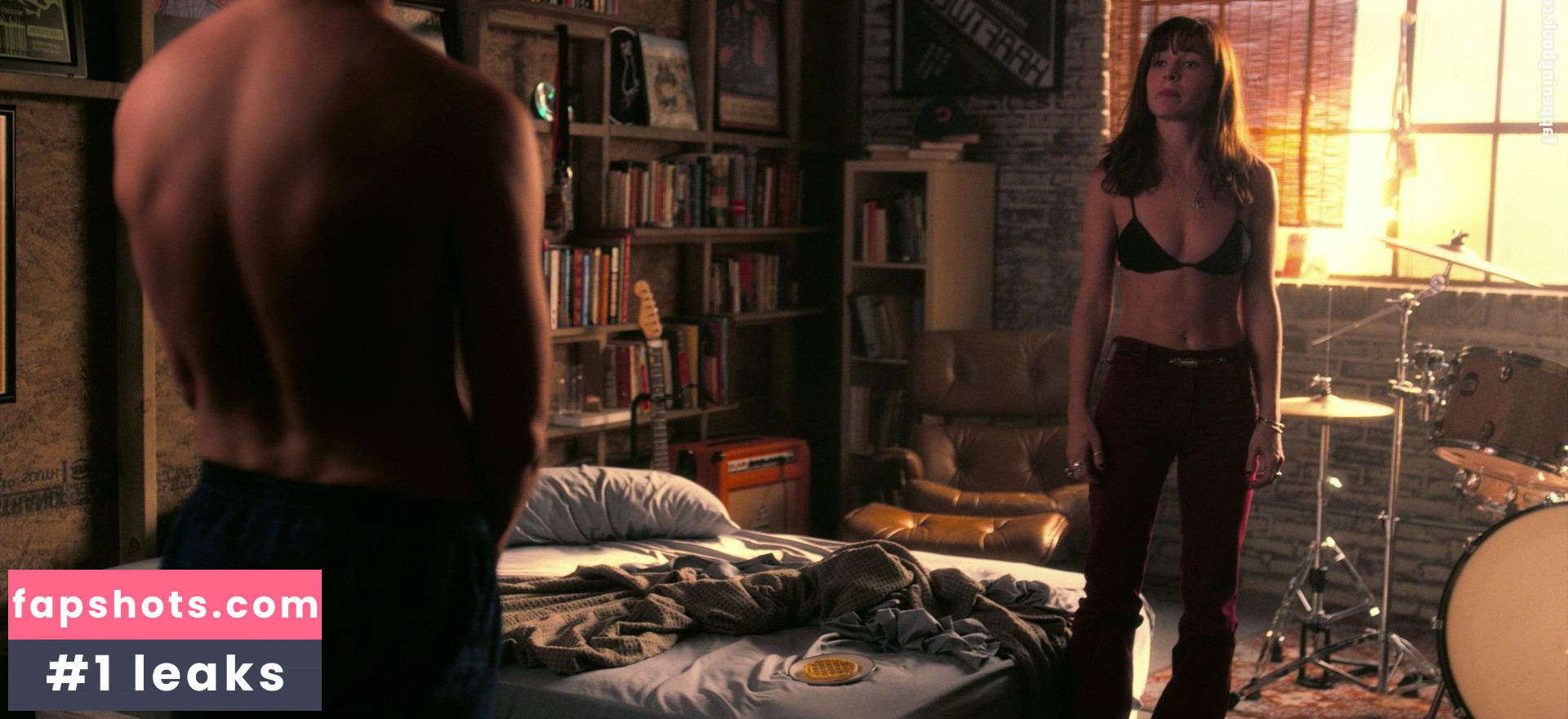 Britt Robertson gallery photo #131