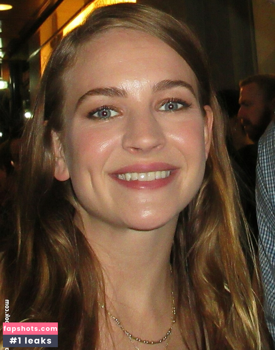 Britt Robertson gallery photo #18