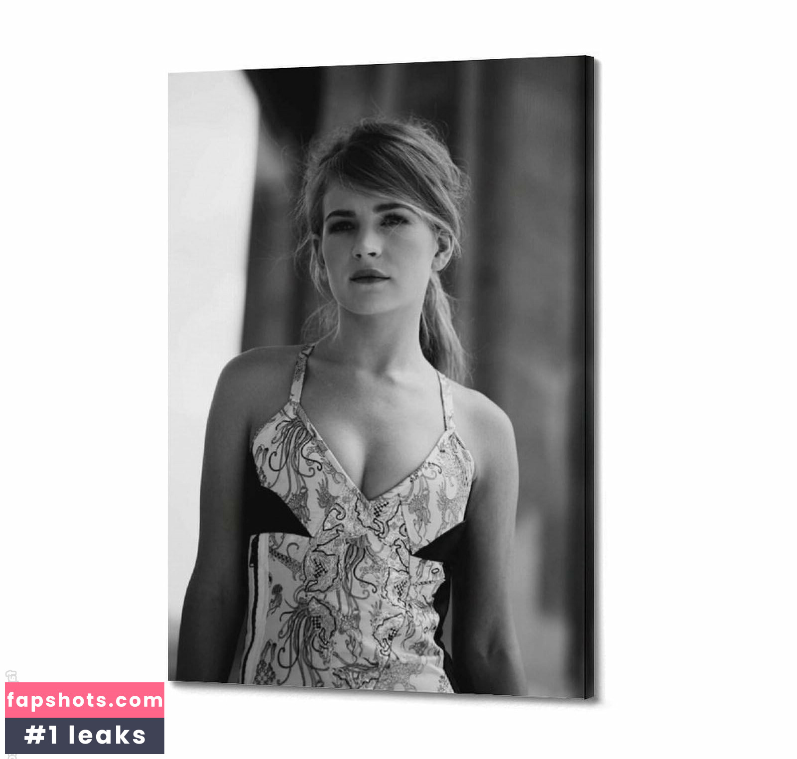 Britt Robertson gallery photo #19