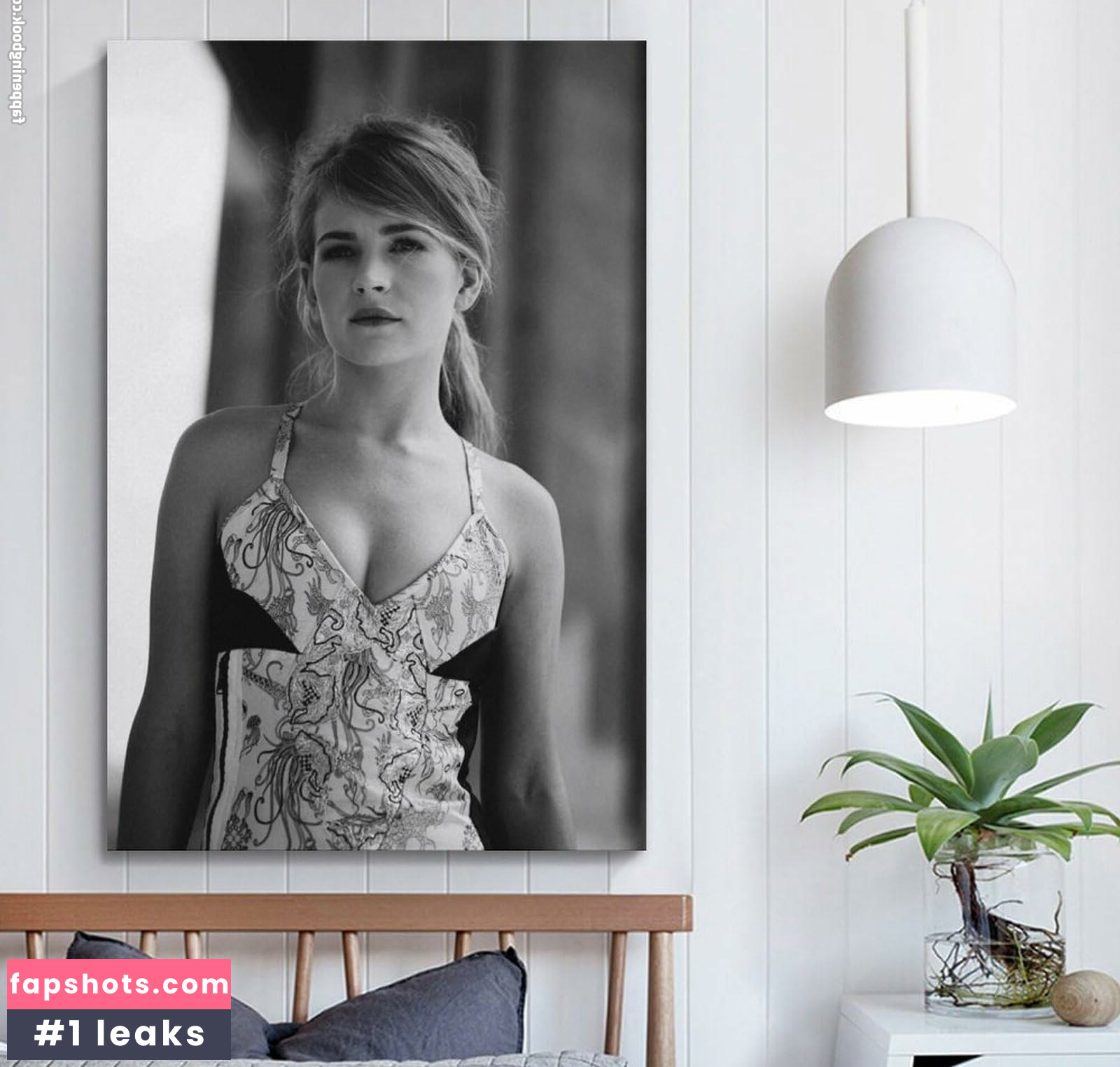 Britt Robertson gallery photo #24