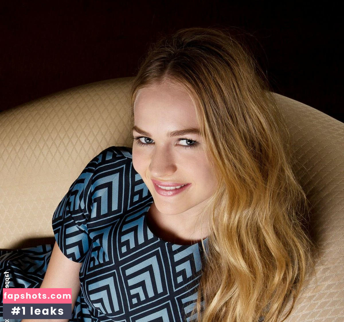 Britt Robertson gallery photo #26