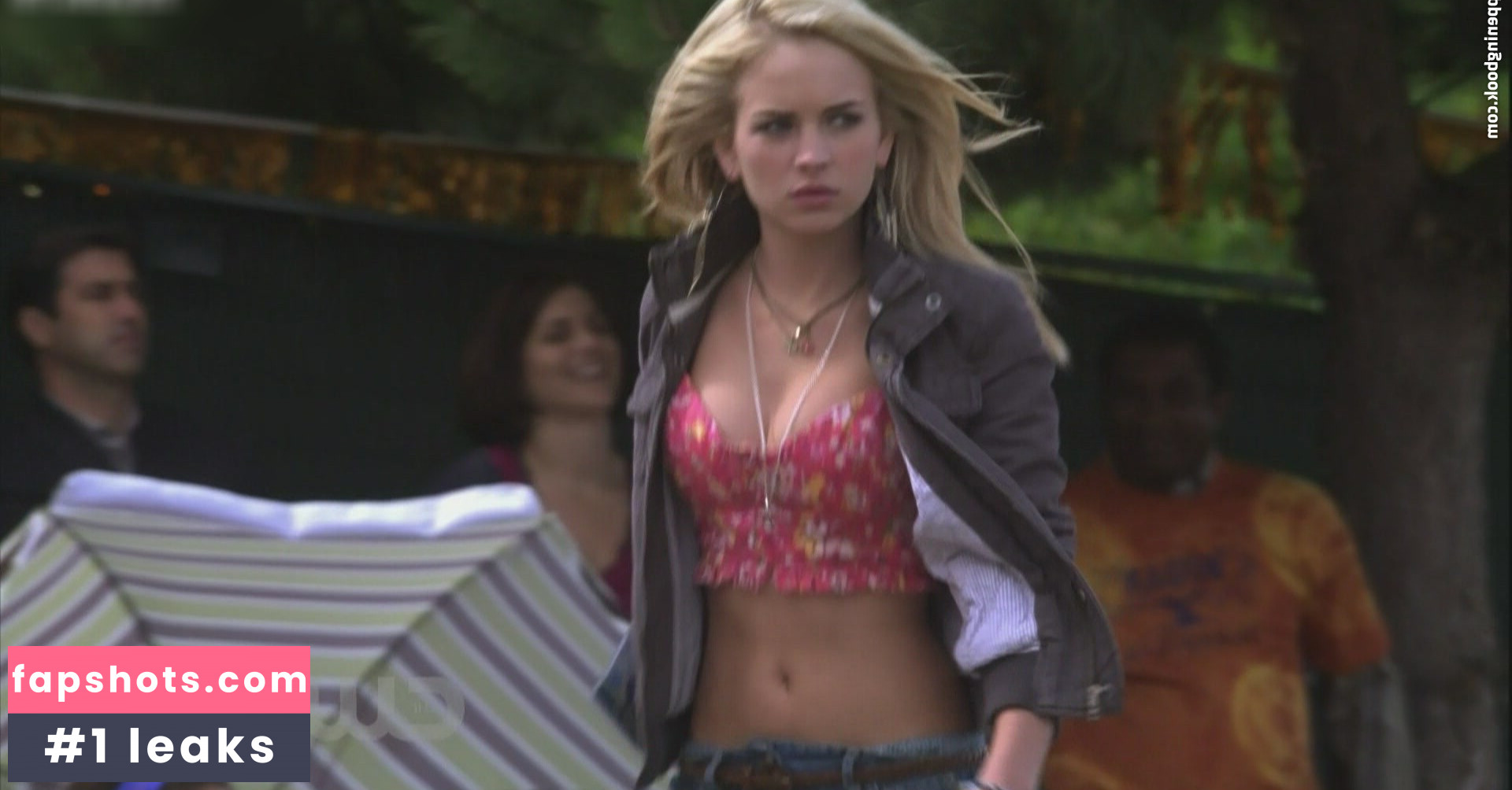 Britt Robertson gallery photo #35