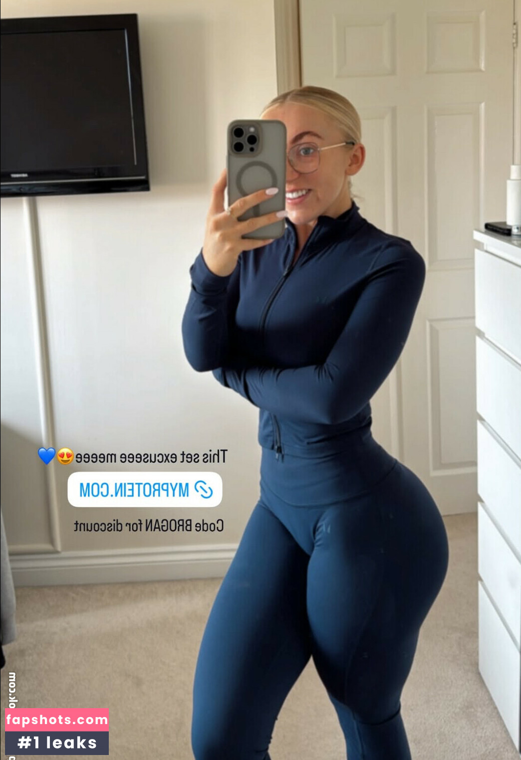 Brogan Small gallery photo #18