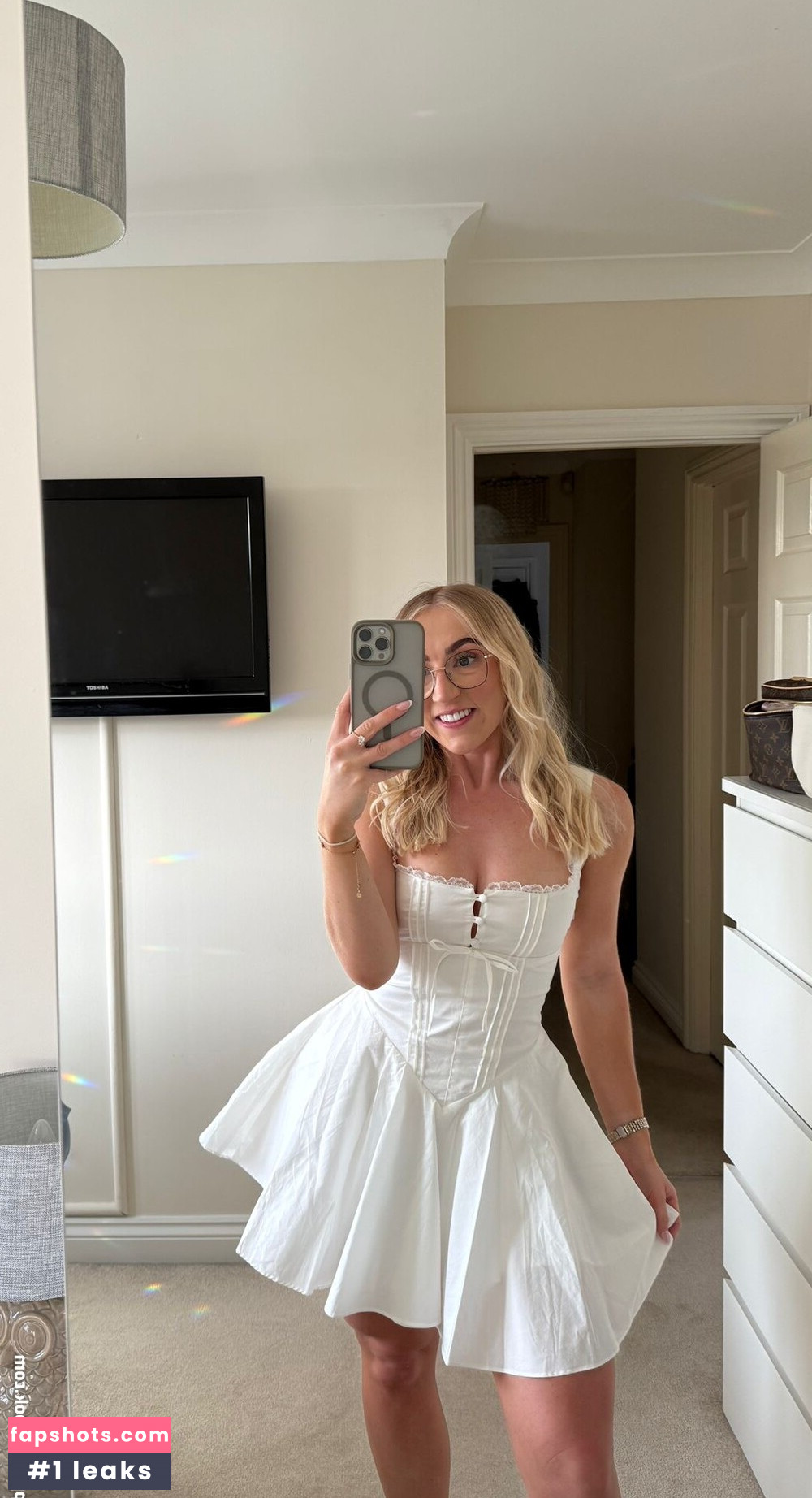 Brogan Small gallery photo #22