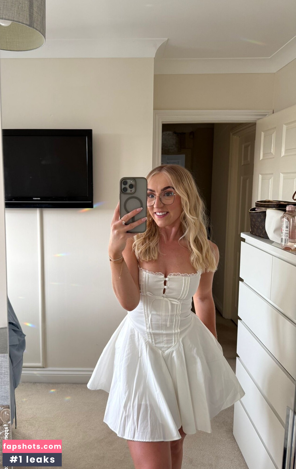 Brogan Small gallery photo #23