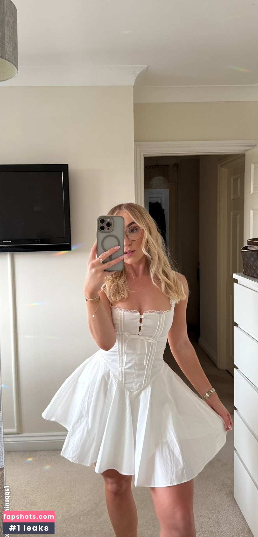 Brogan Small gallery photo #24