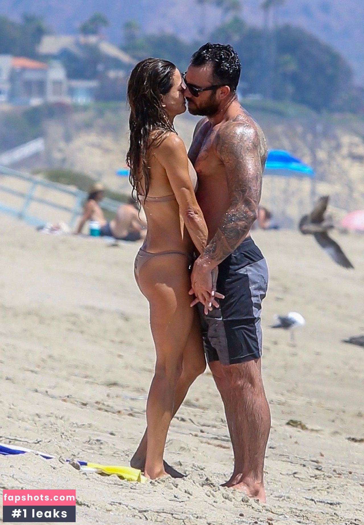 Brooke Burke gallery photo #1000