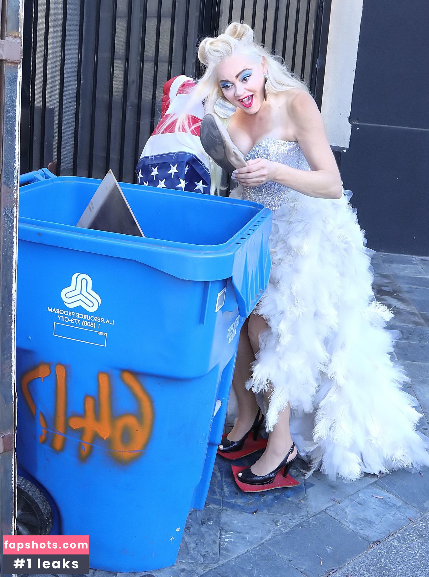 Brooke Forbes nude babe gallery