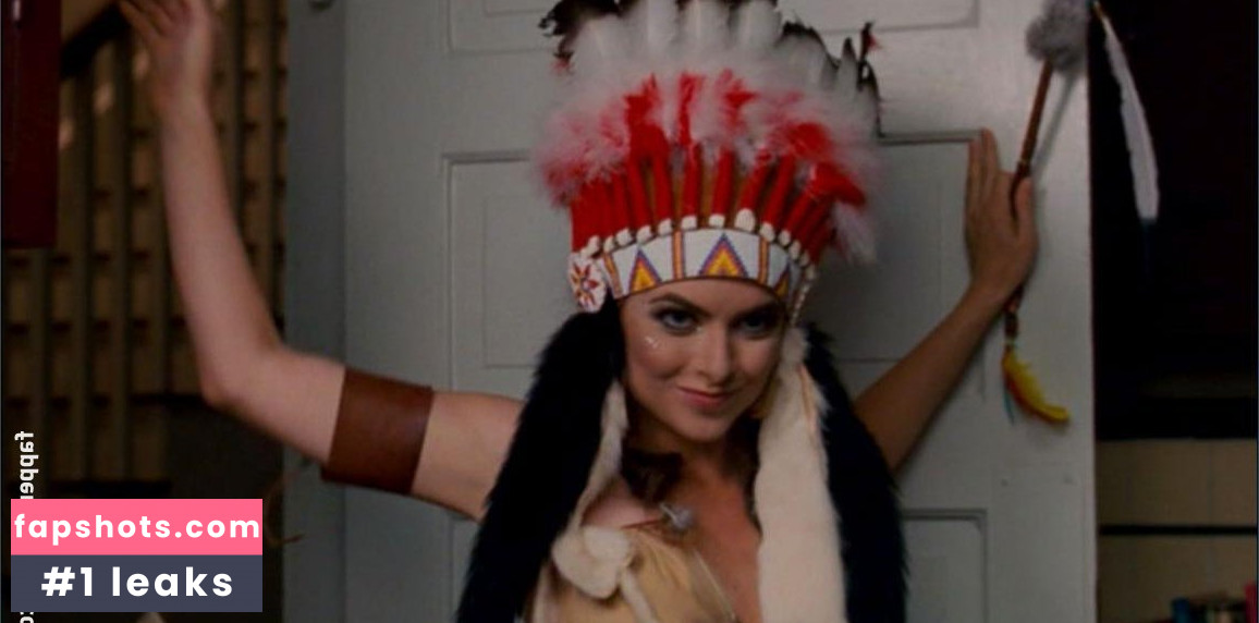 Brooke Lyons gallery photo #13