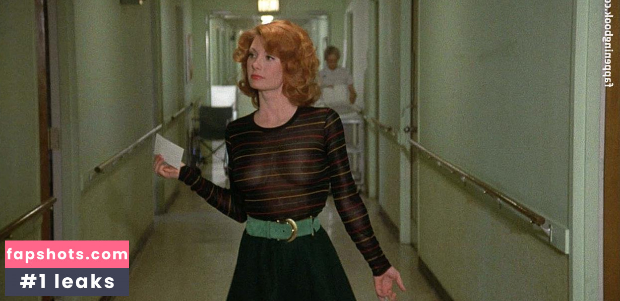 Brooke Mills gallery photo #14