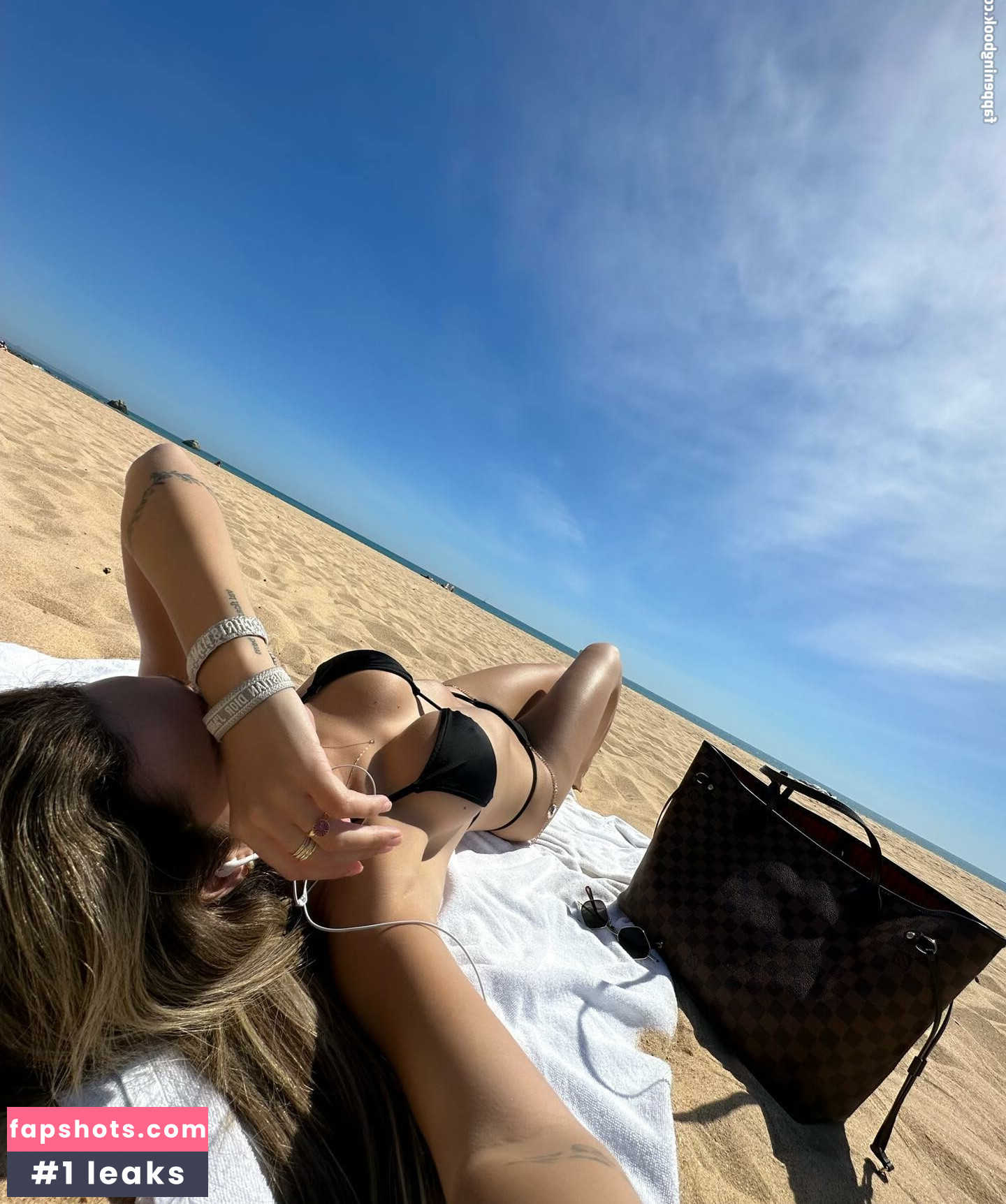 Bruna Gomes nude babe gallery