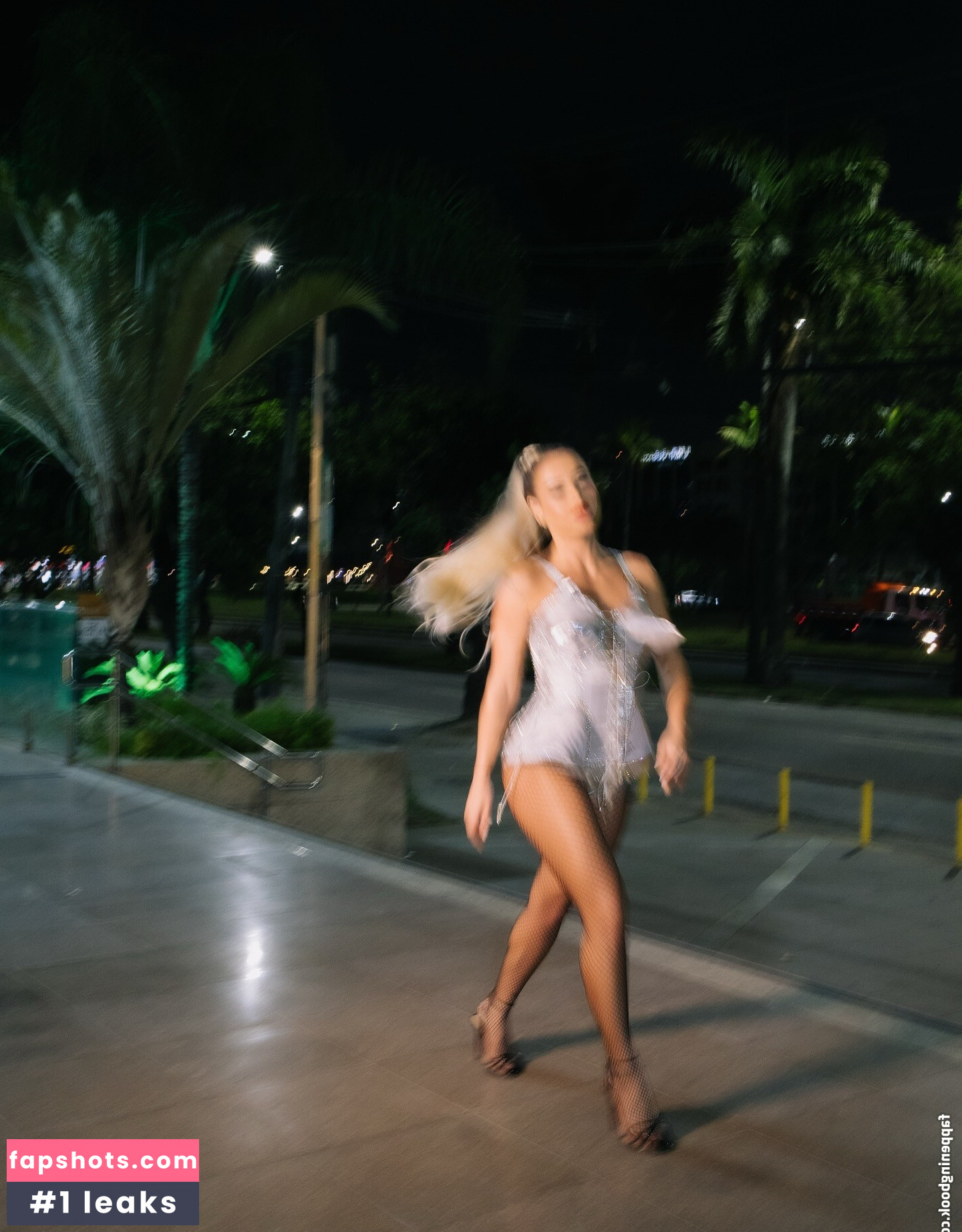 Bruna Griphao gallery photo #27