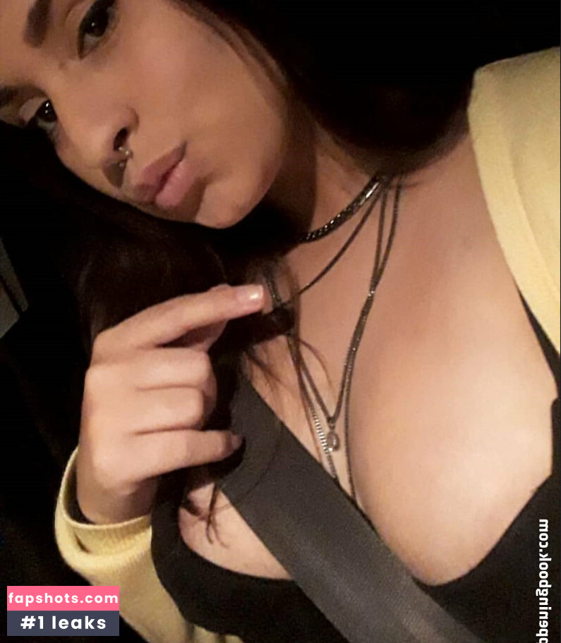 Bruna Junckes gallery photo #23