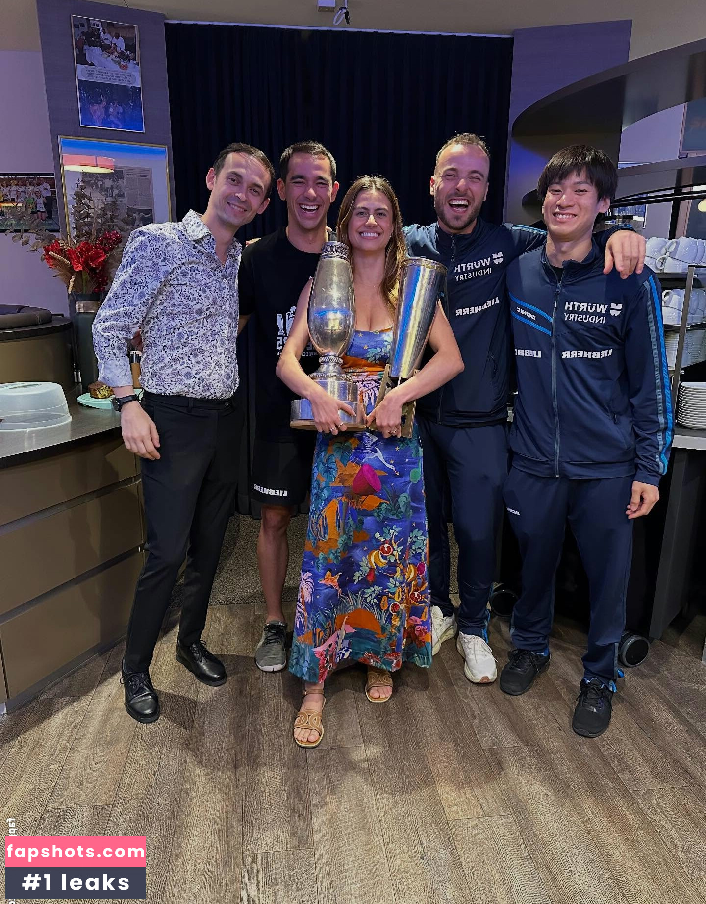 Bruna Takahashi gallery photo #6