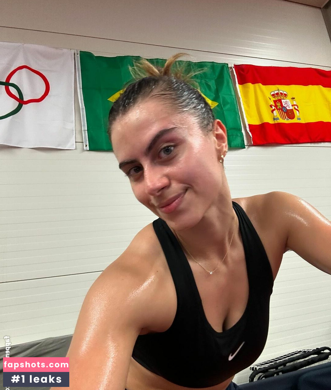 Bruna Takahashi gallery photo #8