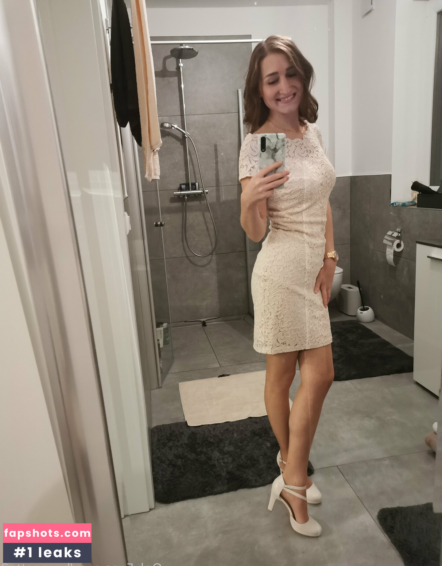 brunnette3 gallery photo #5