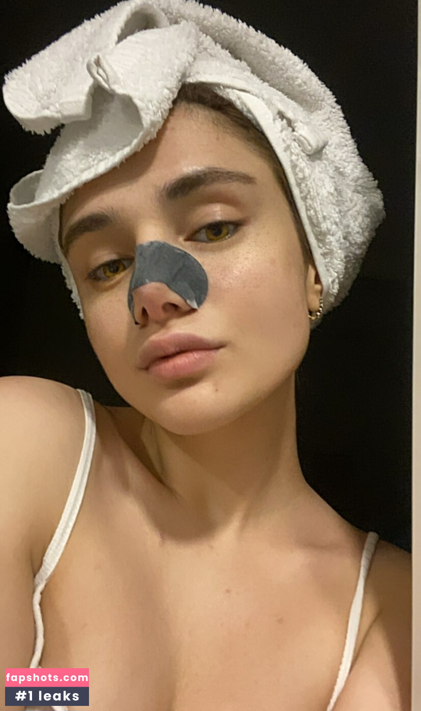 Buse Yılmaz gallery photo #14