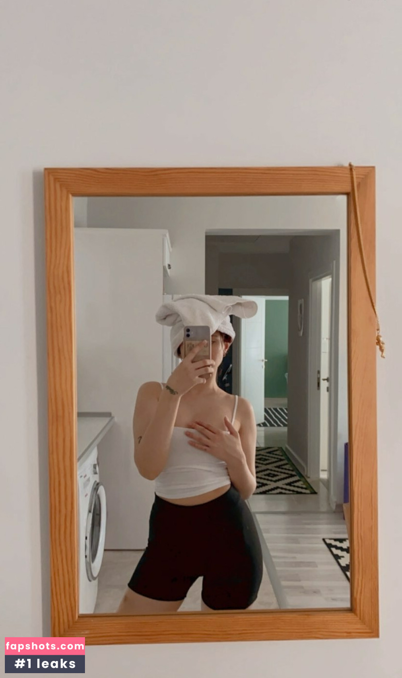 Buse Yılmaz gallery photo #3