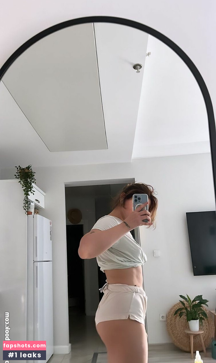 Buse Yılmaz gallery photo #36