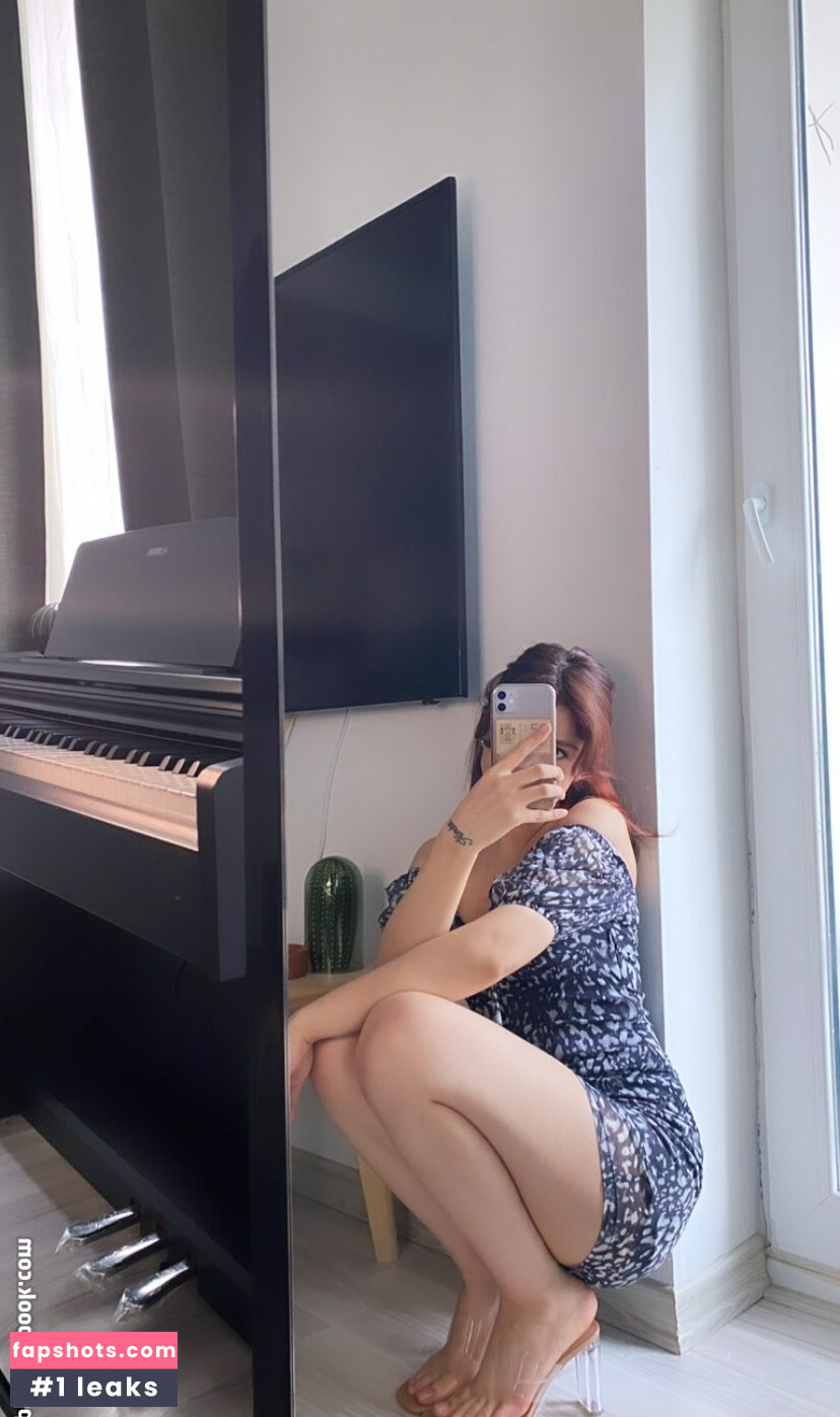 Buse Yılmaz gallery photo #7