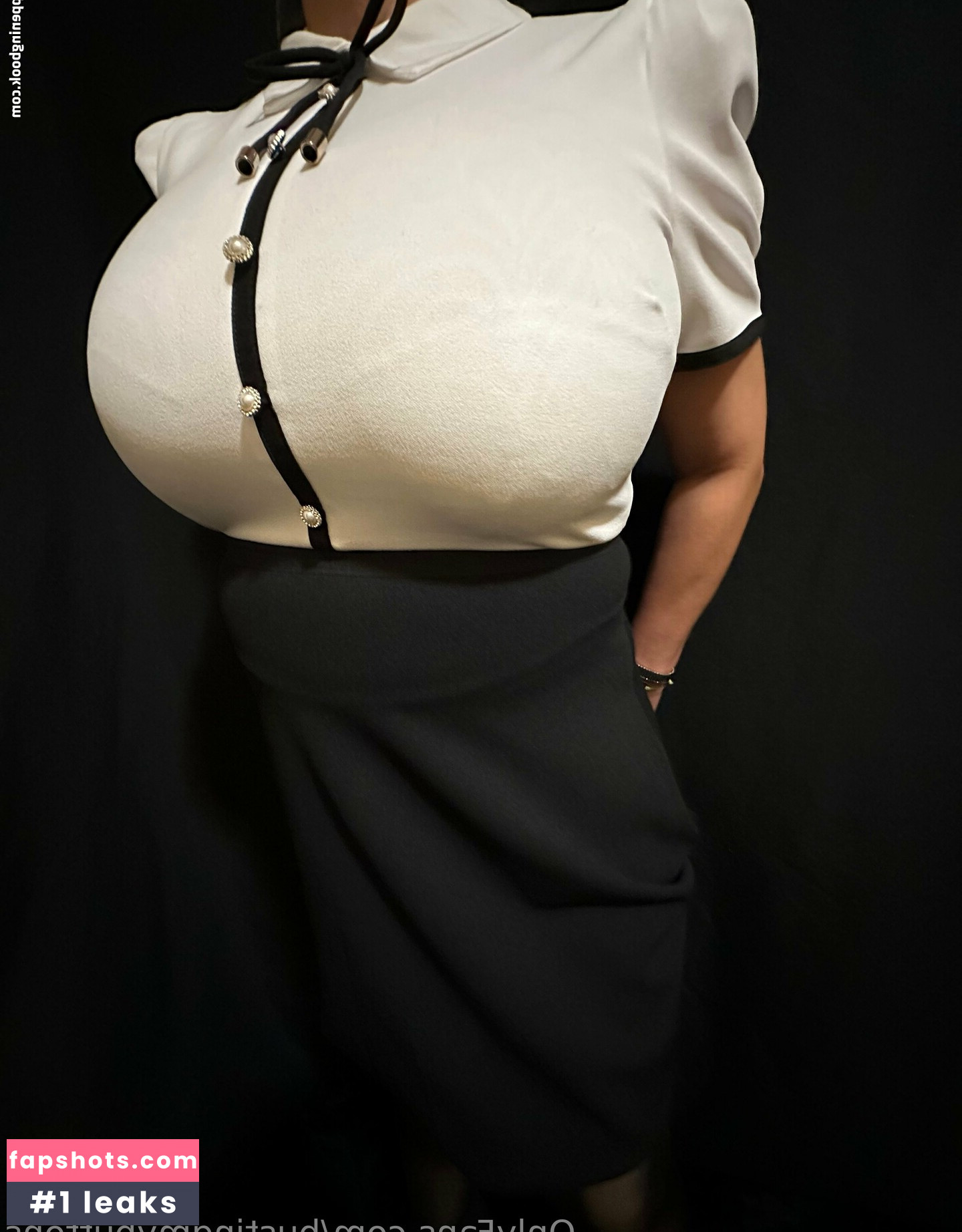 BustingMyButtons gallery photo #18