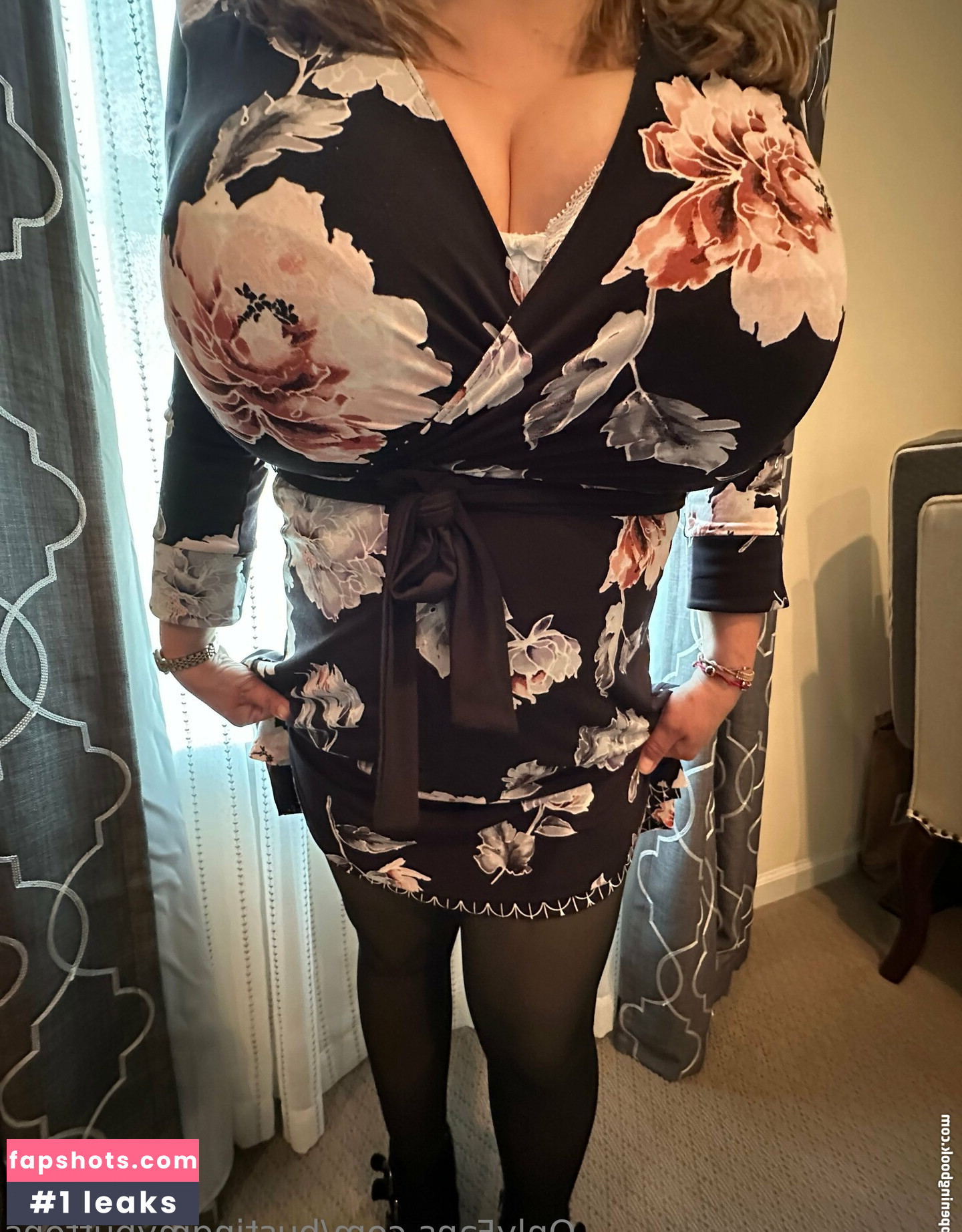 BustingMyButtons gallery photo #24