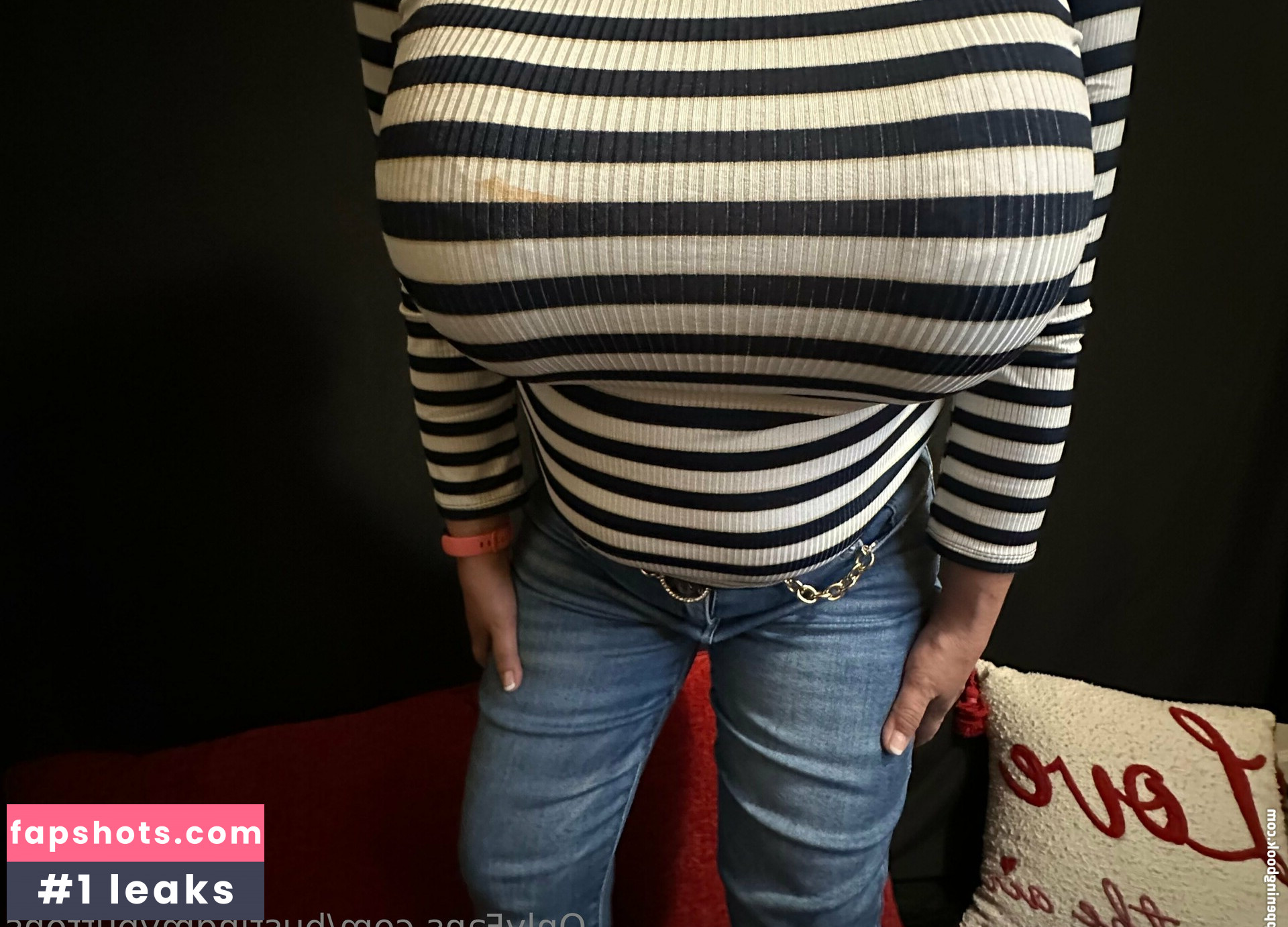 BustingMyButtons gallery photo #4