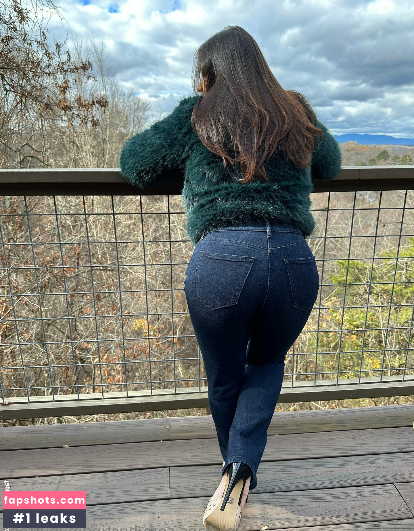 BustingMyButtons gallery photo #51