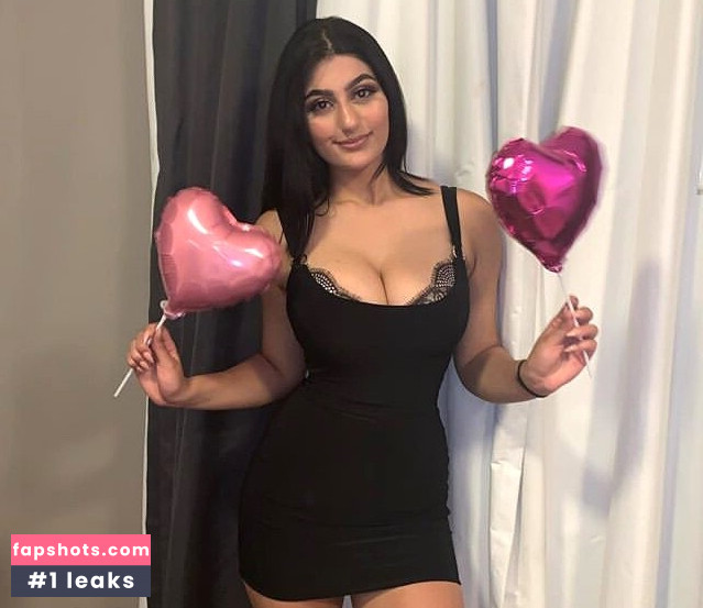 Busty Indian gallery photo #14