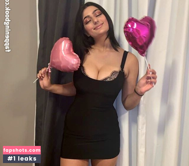 Busty Indian gallery photo #15