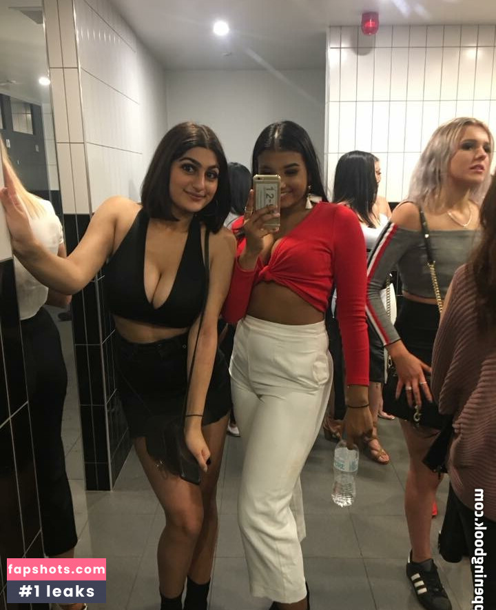 Busty Indian nude babe gallery