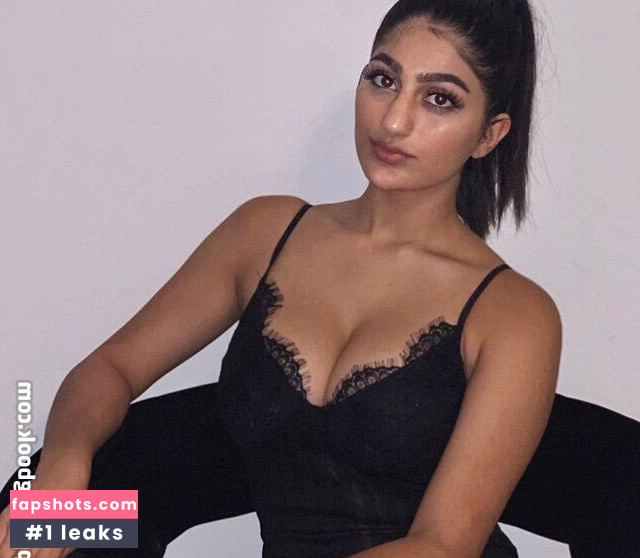 Busty Indian gallery photo #23