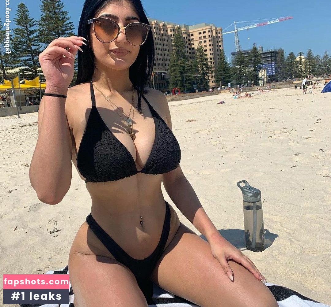 Busty Indian gallery photo #8