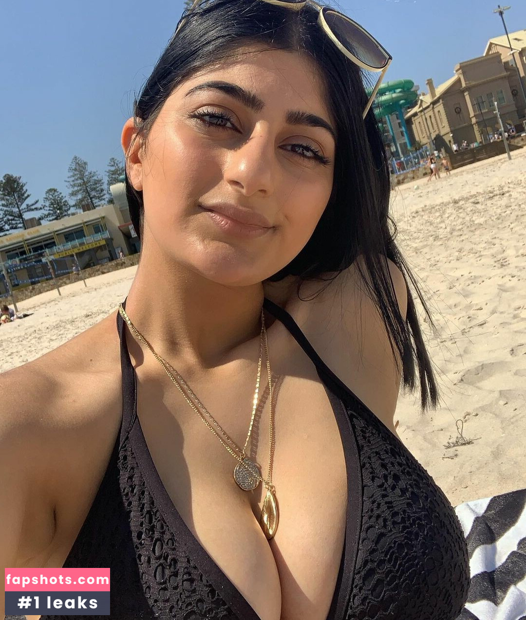 Busty Indian gallery photo #10