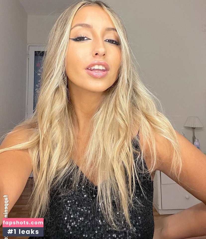 BustyAna gallery photo #20