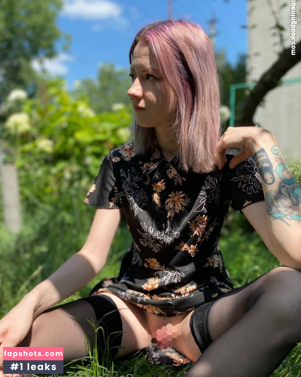 bustylola gallery photo #37