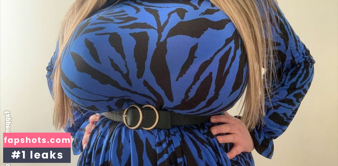 BustyQueen32M gallery photo #16