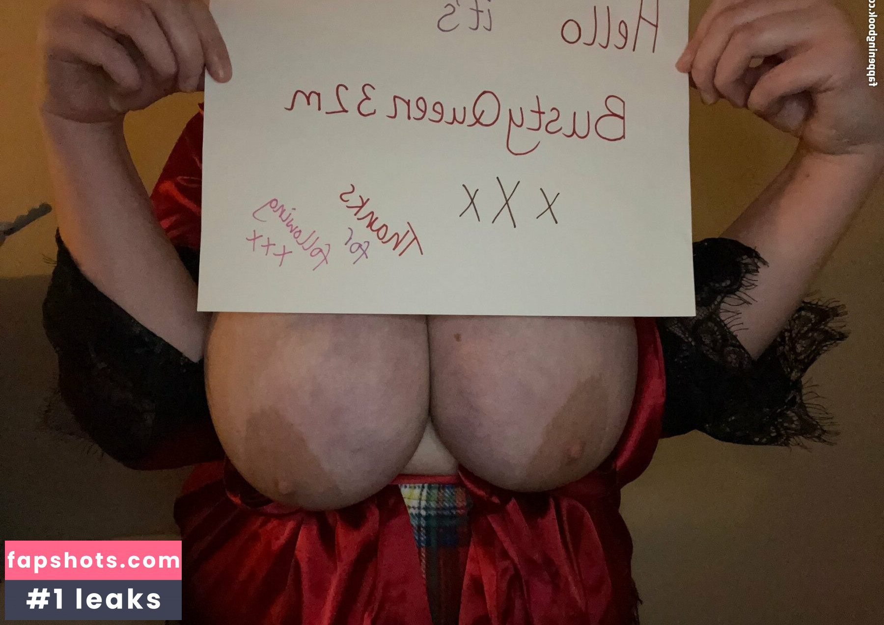 BustyQueen32M gallery photo #82