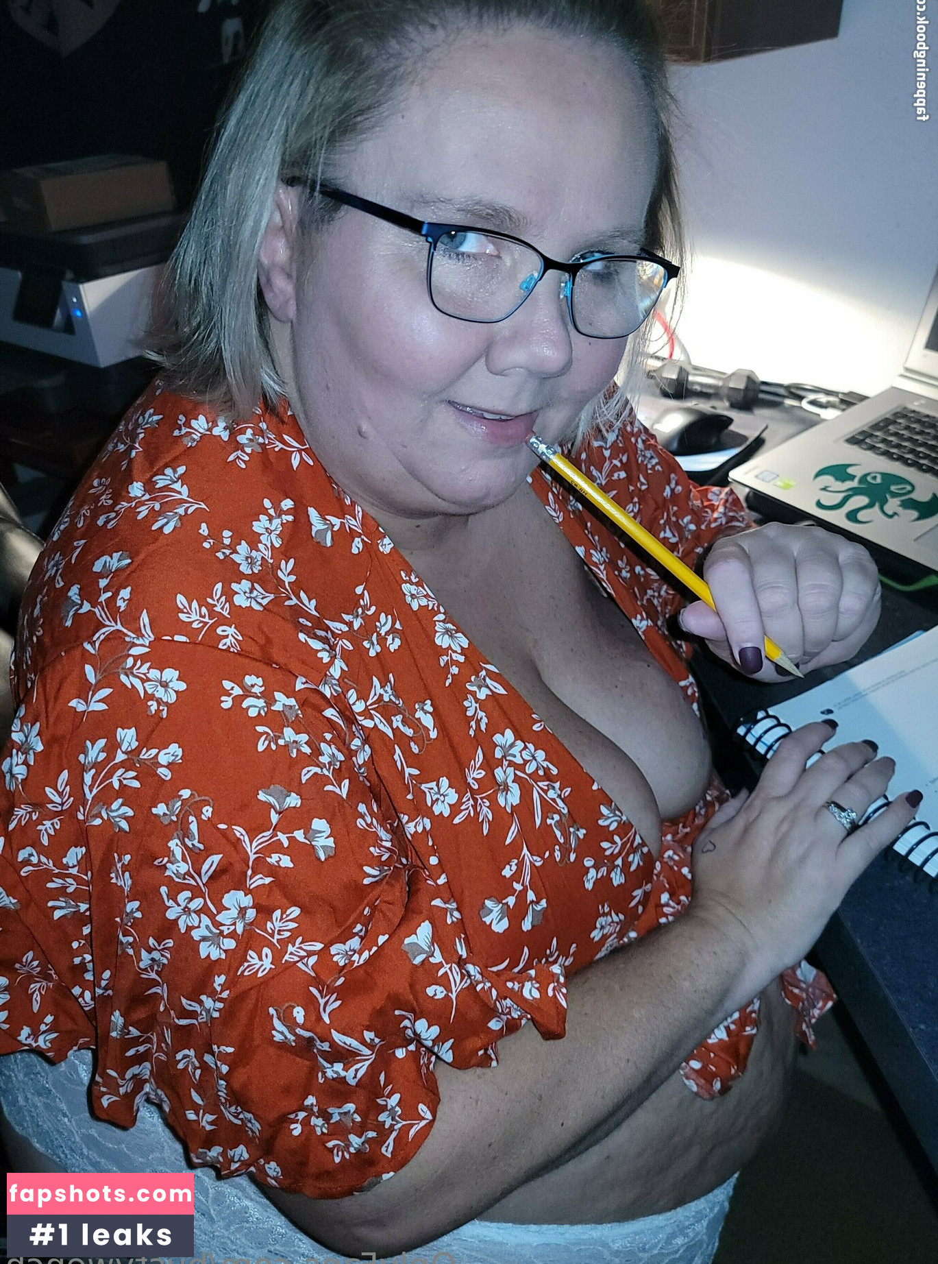 bustywench gallery photo #4