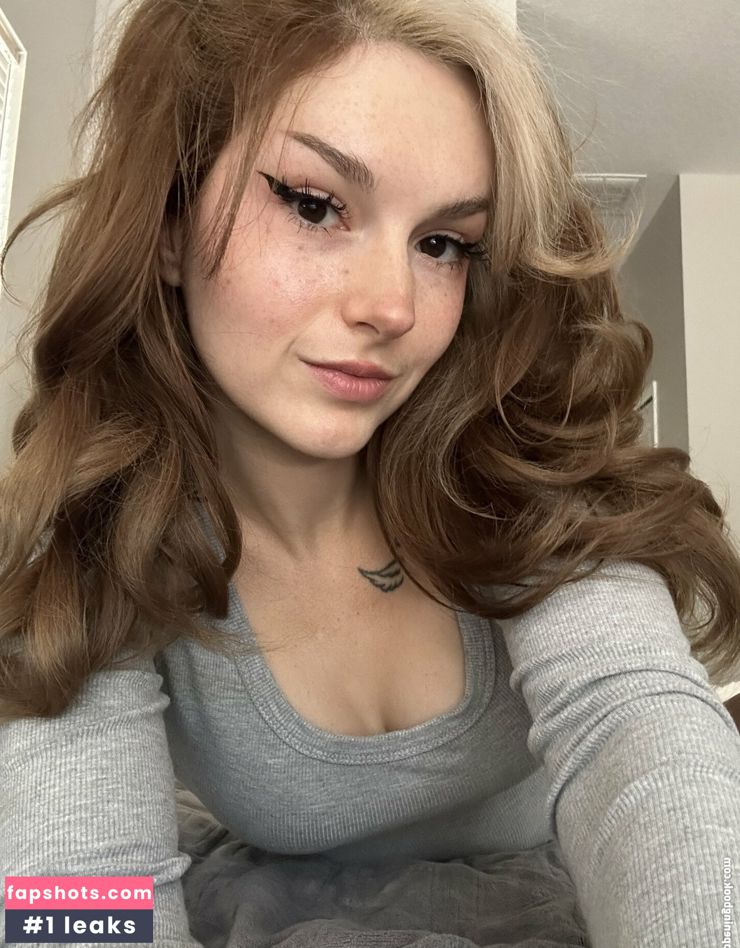 Busy B ASMR gallery photo #102