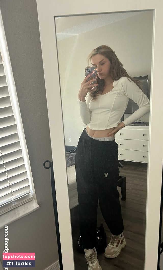 Busy B ASMR gallery photo #104