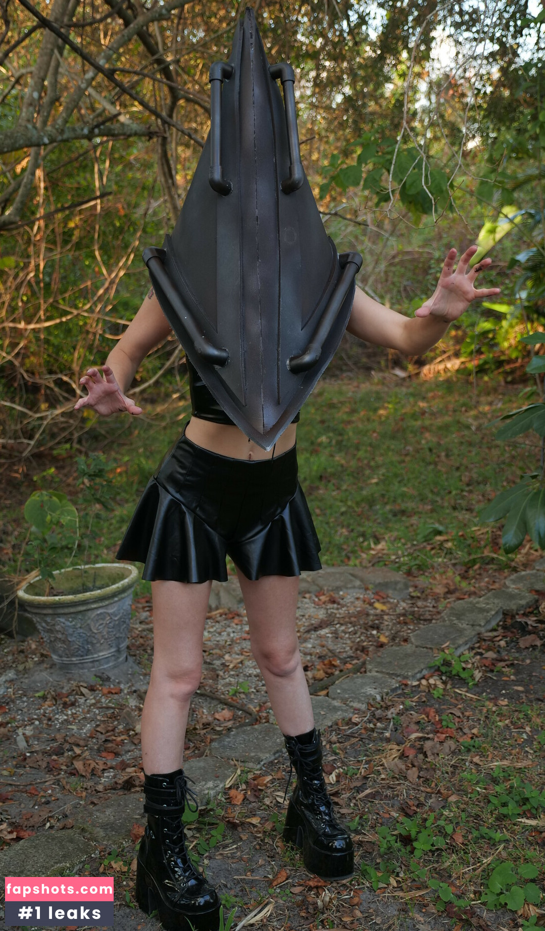 Busy B ASMR gallery photo #149