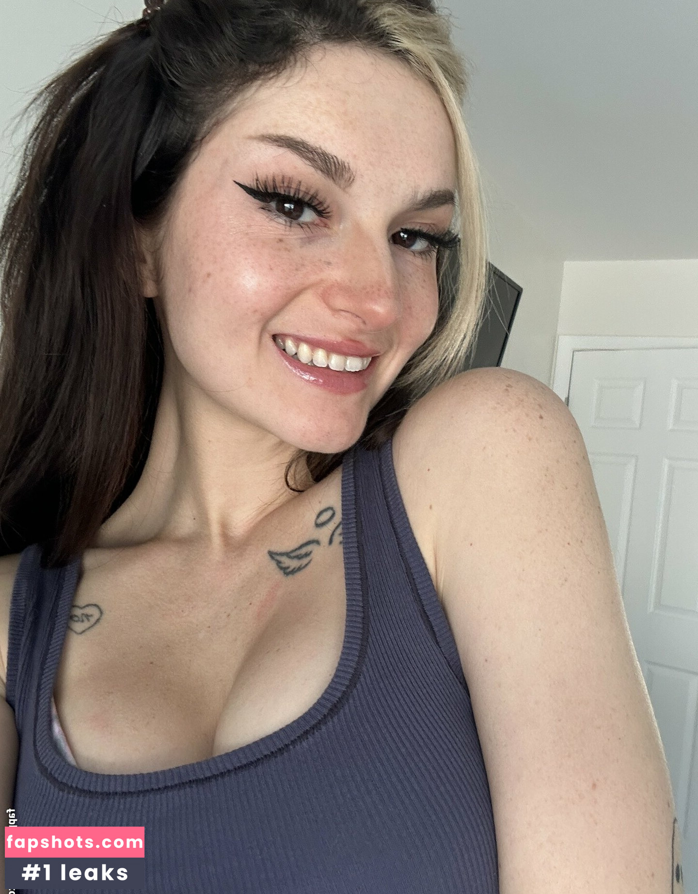 Busy B ASMR gallery photo #191