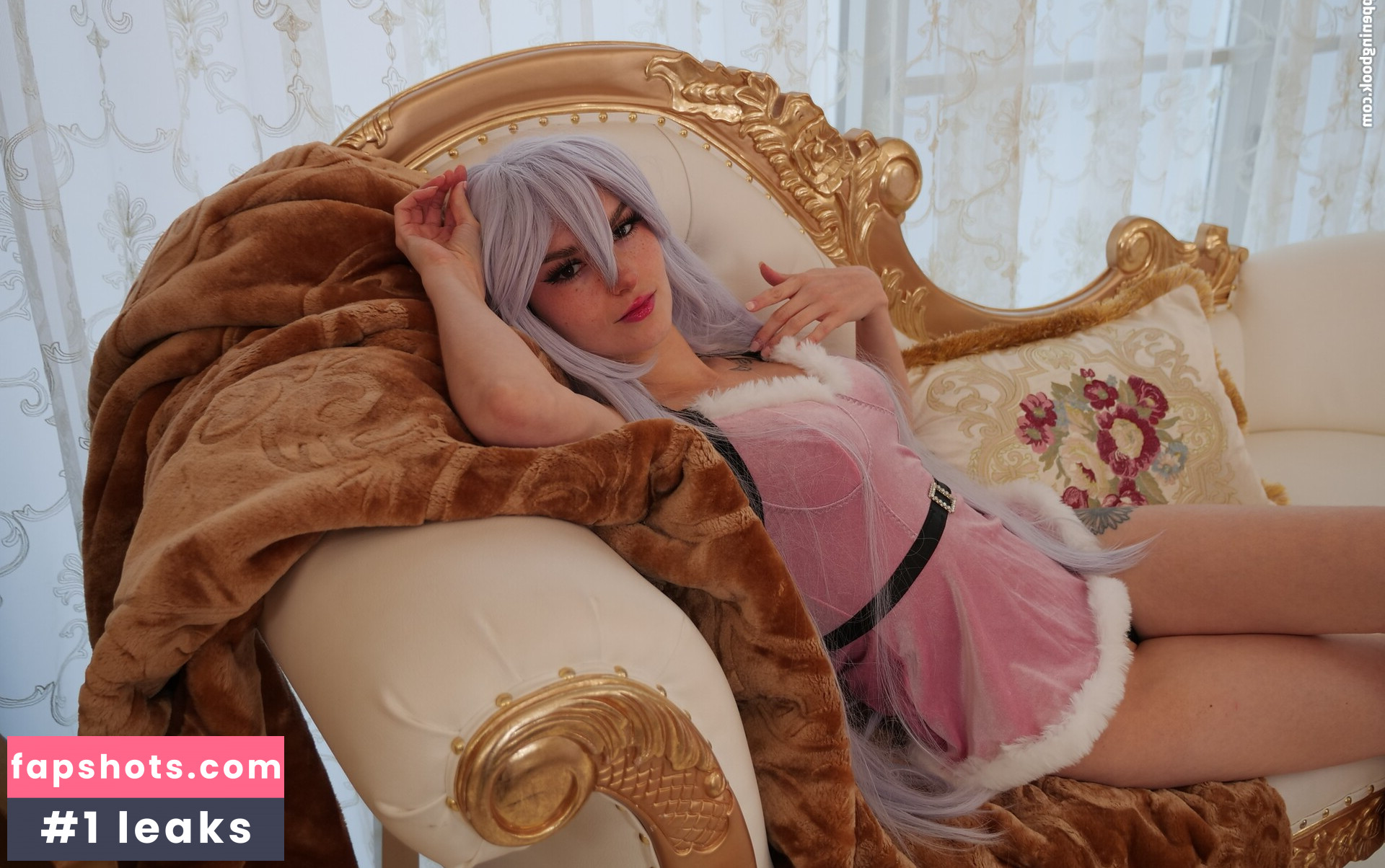 Busy B ASMR gallery photo #197