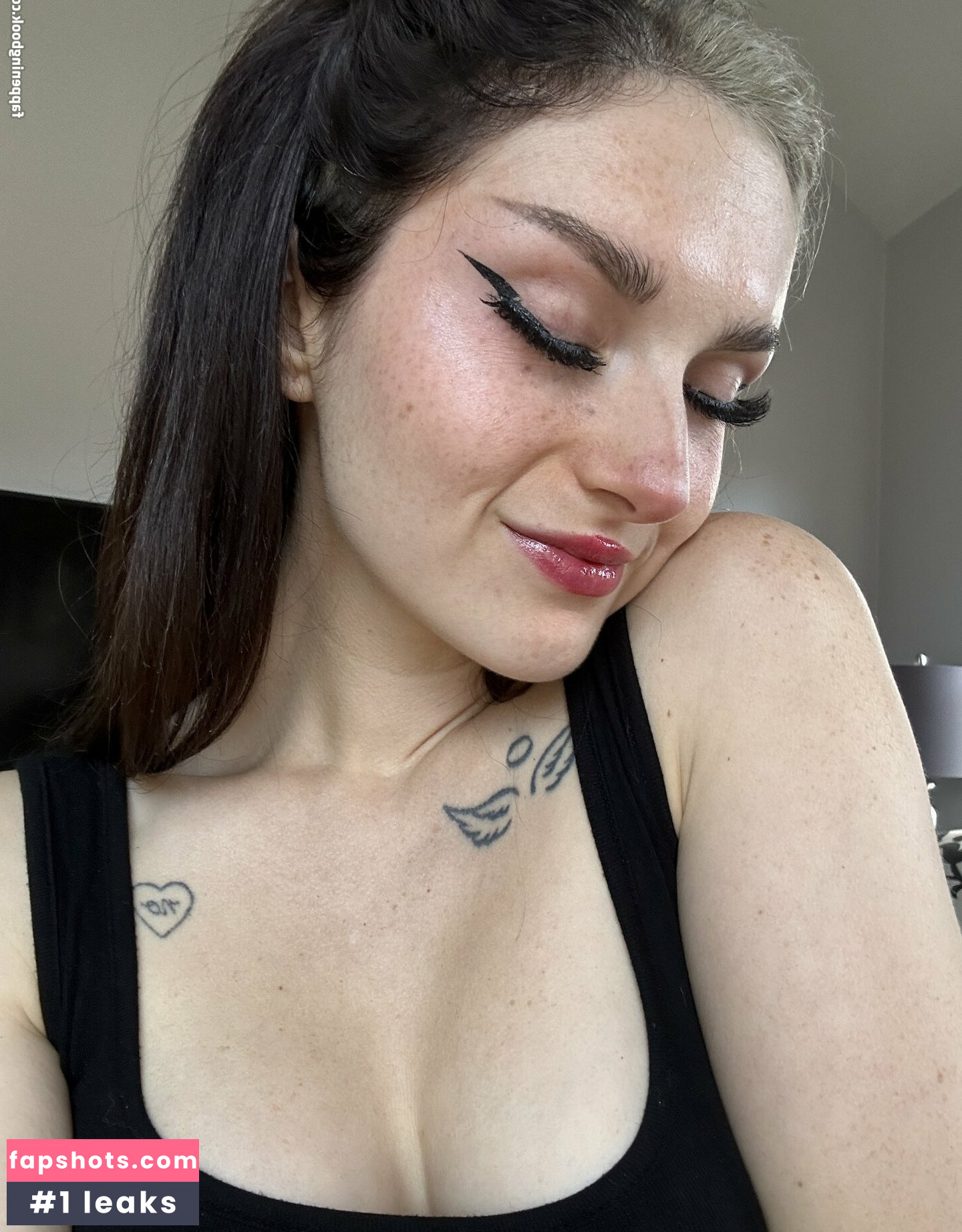 Busy B ASMR gallery photo #213