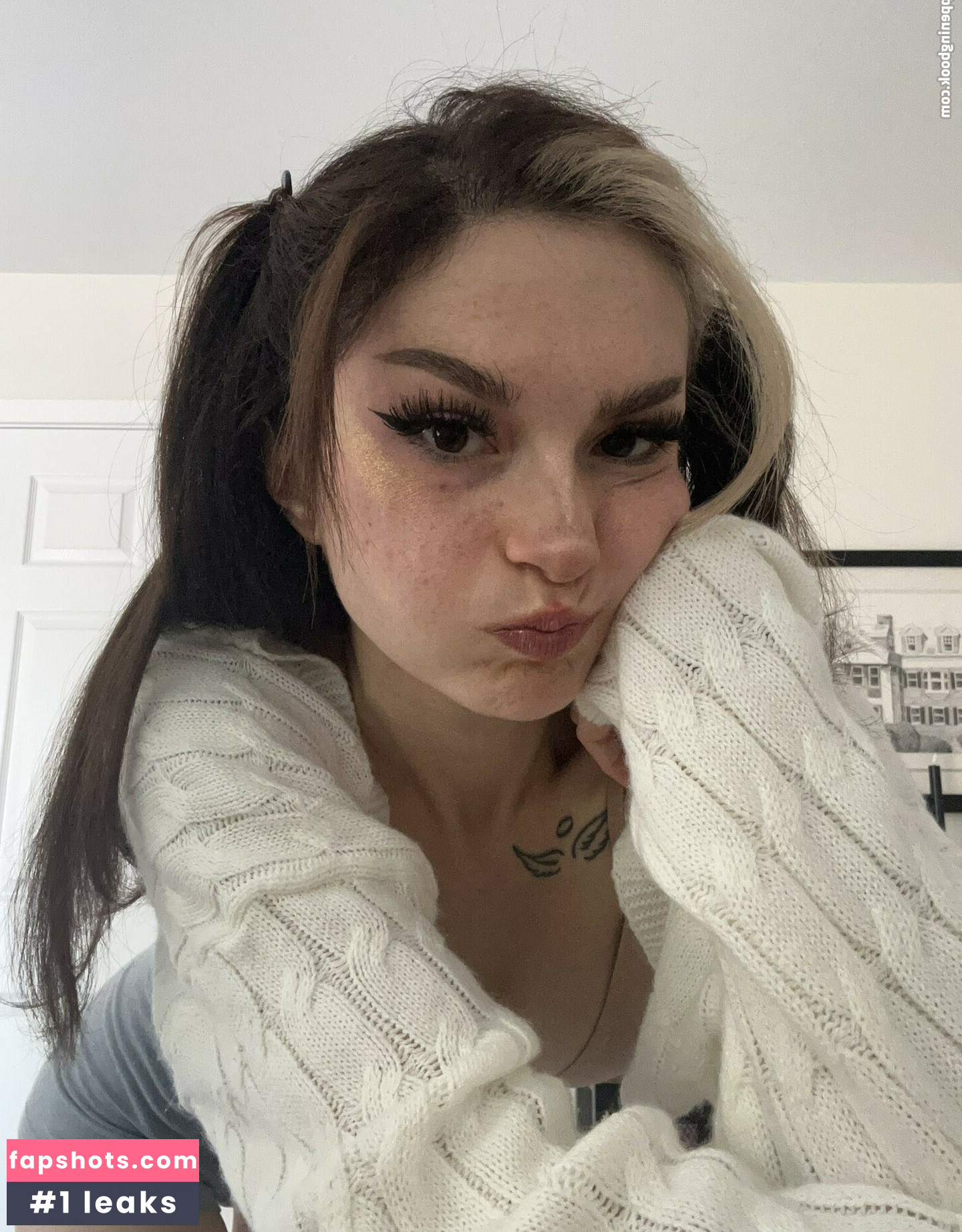 Busy B ASMR gallery photo #221