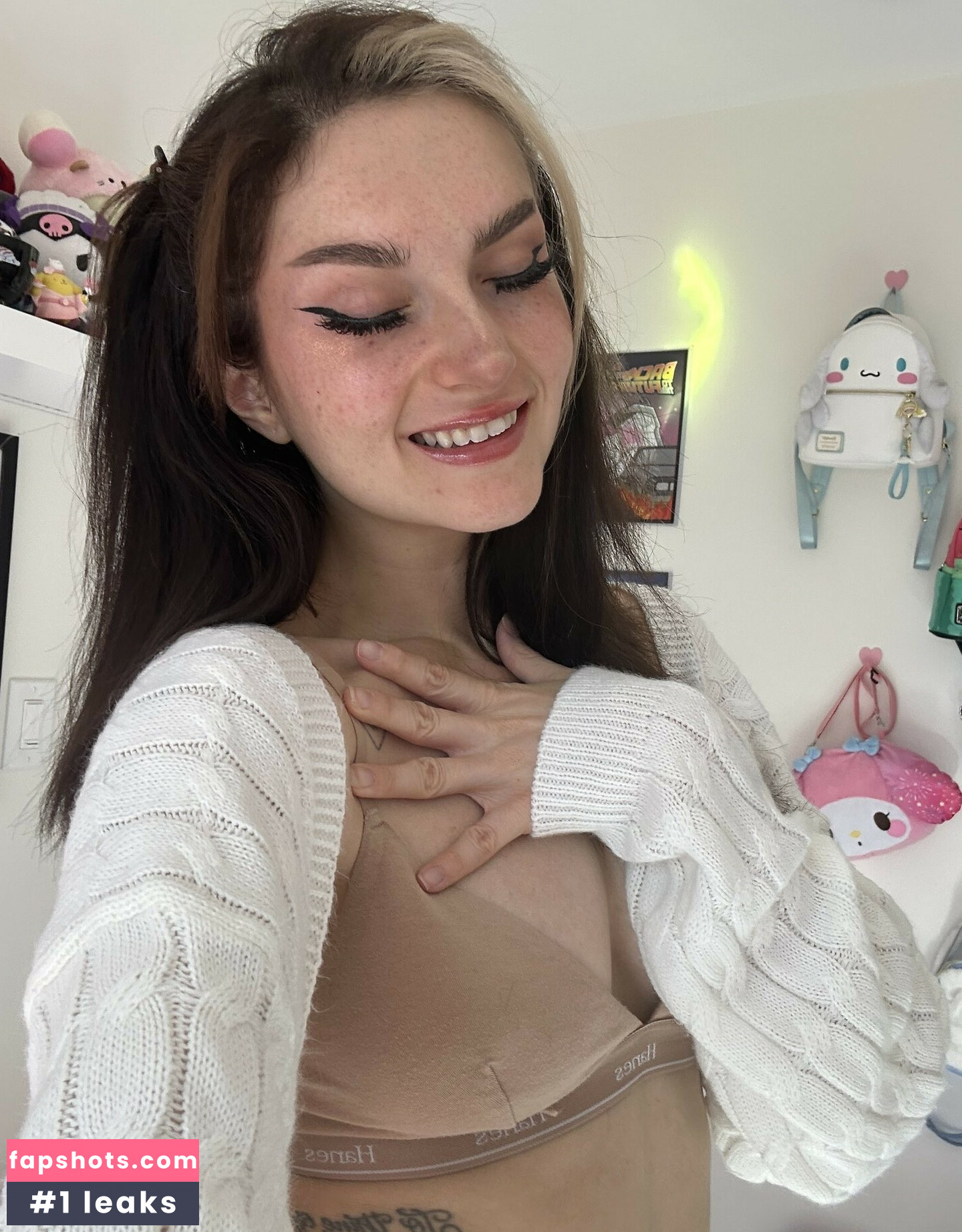 Busy B ASMR gallery photo #222