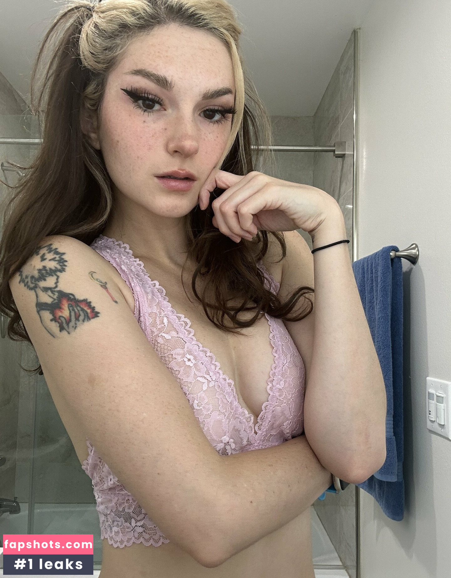 Busy B ASMR gallery photo #236